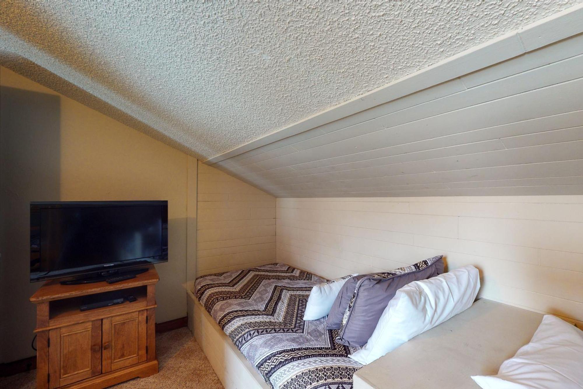 Timber Falls #809 Vail Room photo